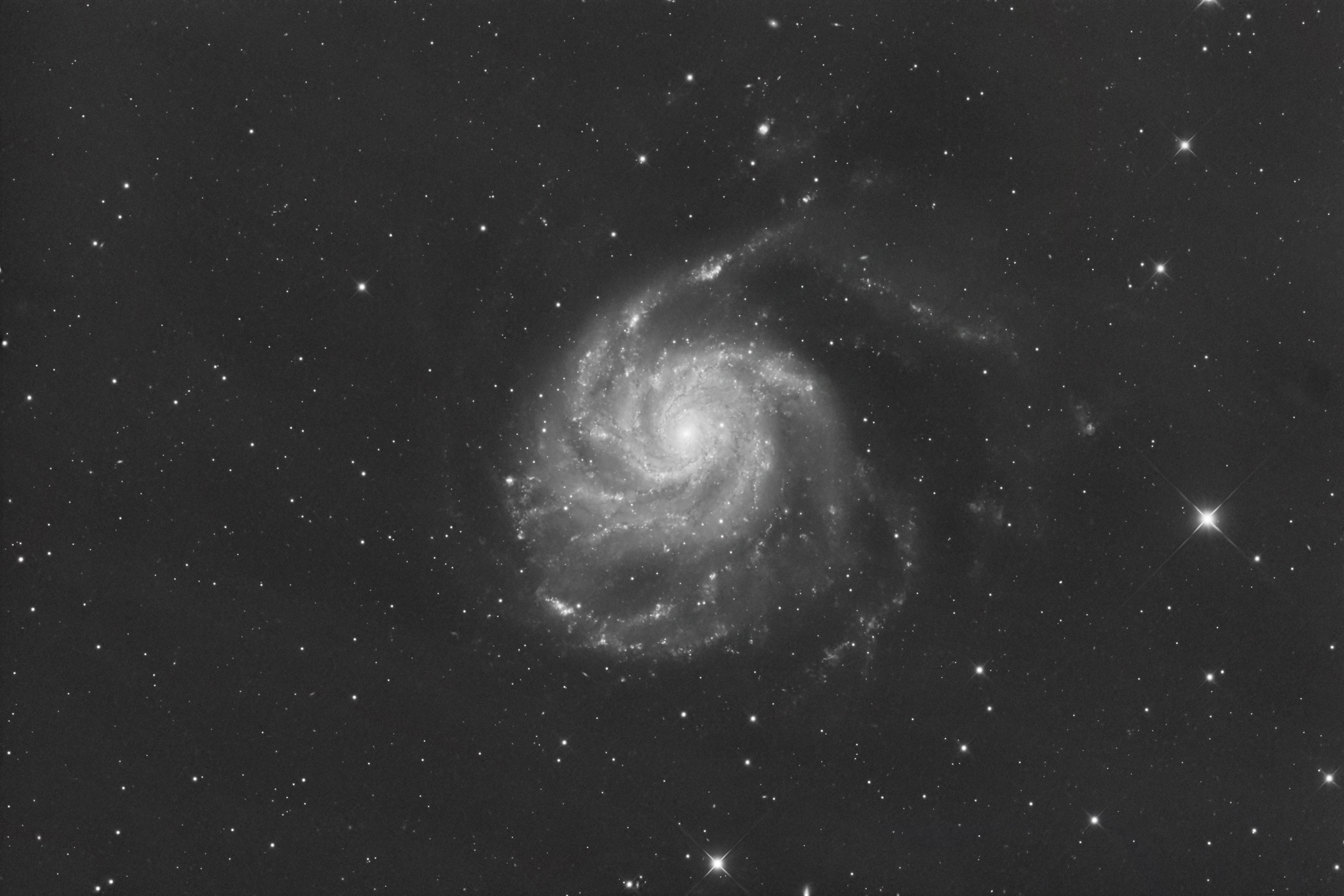 M101_L_300s_30shot_RC10_QHY268M_2048p.jpg