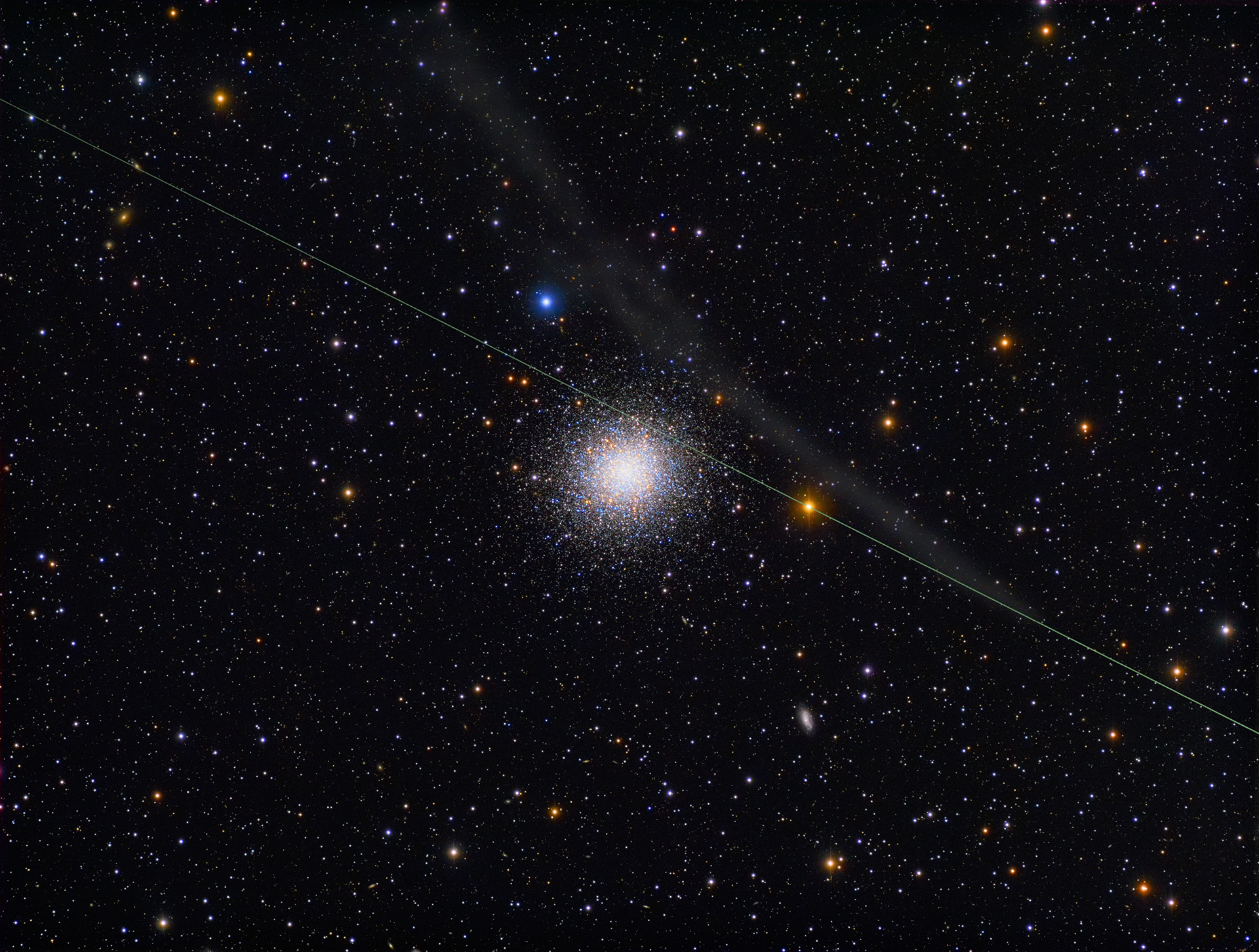 M31_Final_1920x1452_Meteor.jpg