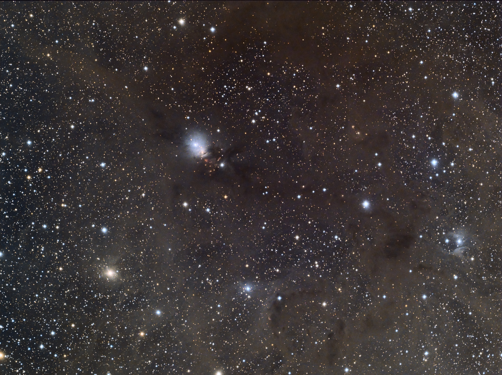 NGC1333_LRGB_20141022_수피령_WO-STAR71_QSI683WS_L15mX10_RG_5mX6_B_5mX5_half.jpg